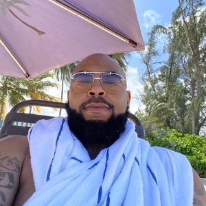 Meet your Posher, Carlos